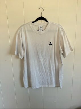 Nike ACG Embroidered Logo Tee Medium